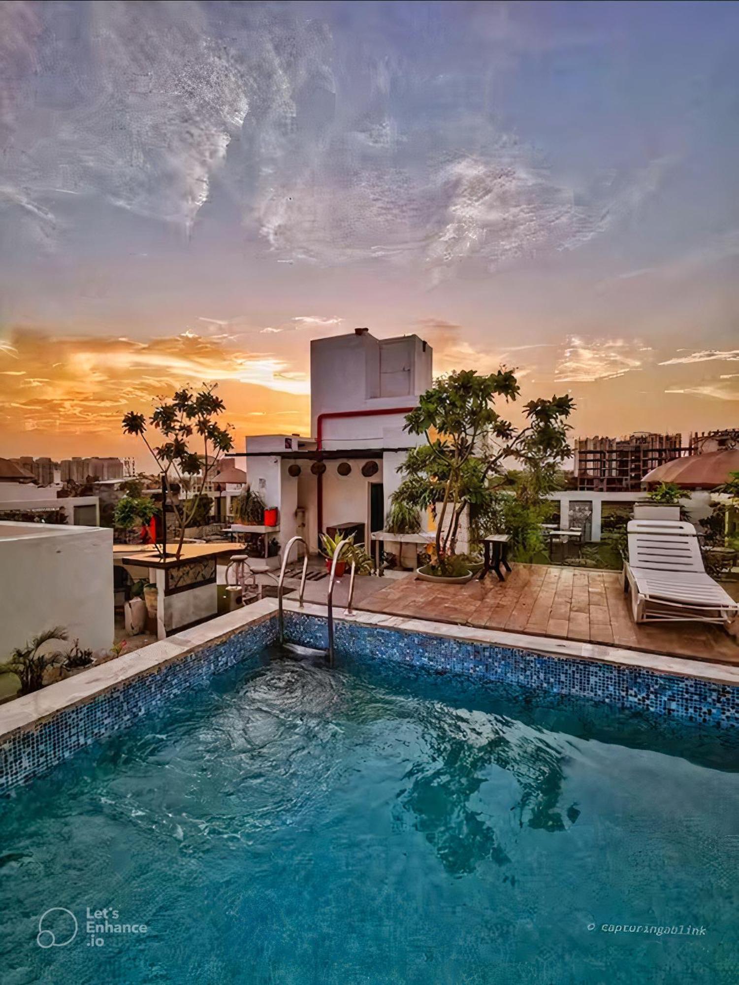 Hotel Sahibs Lighthouse - Swimming Pool Agra  Eksteriør billede